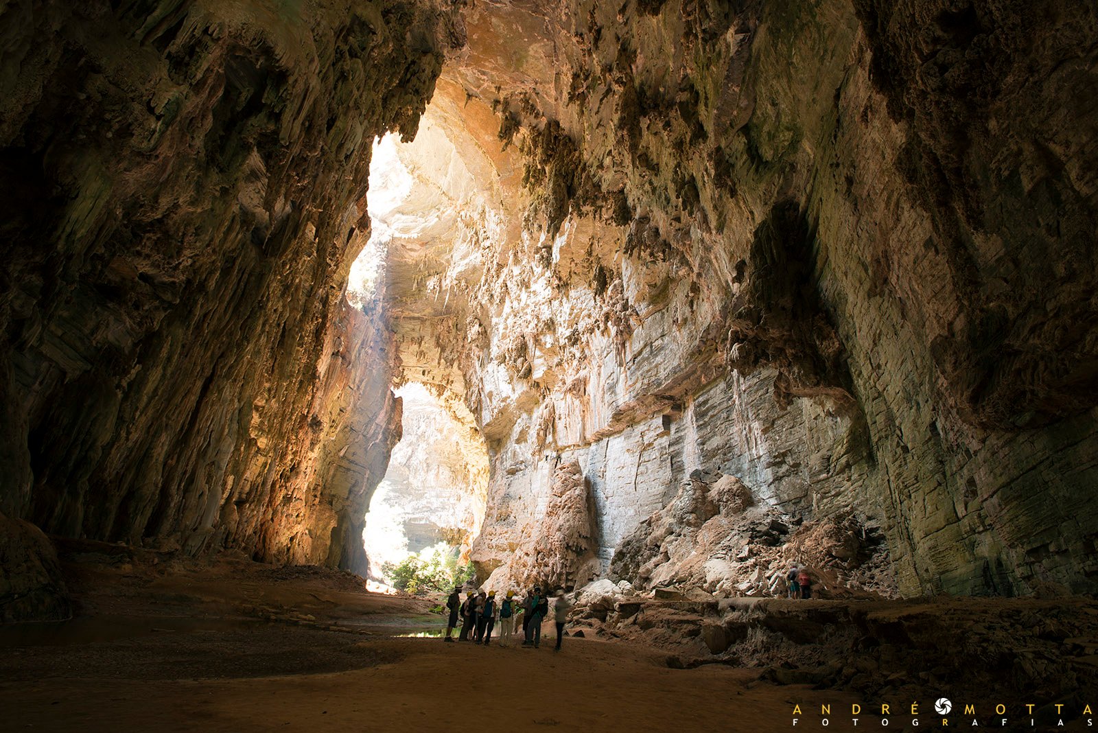 Gruta do Janelão: A Catedral Natural do Peruaçu